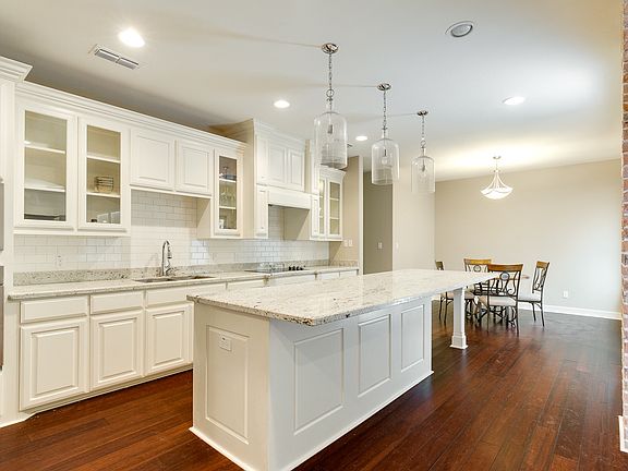 4th image of 1501 Amaryllis St