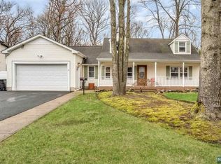 91 Knollwood Dr, Paramus, NJ 07652