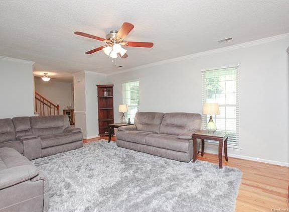 4th image of 303 Glenora Dr