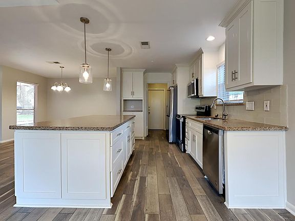 3rd image of 1402 Cherry Springs Ct
