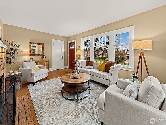 4th image of 7821 11th Avenue NE