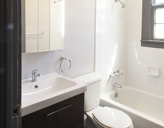 4th image of 1038 Ashland St APT 4