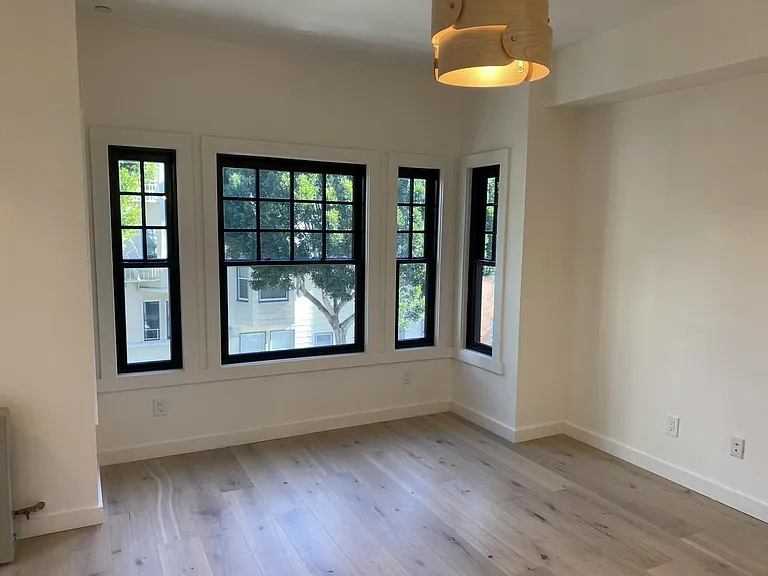 1735 Hyde St #5 — Photo 3