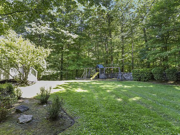 15 Pond Hollow Ct-print-077-133-001ex-4200x2359-300dpi  aa 2.jpg