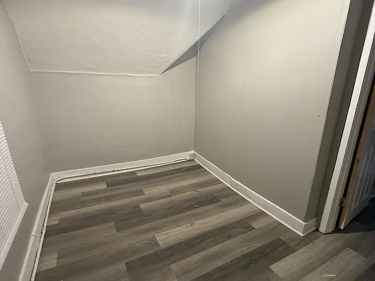 2515 Girard Ave N — Photo 10