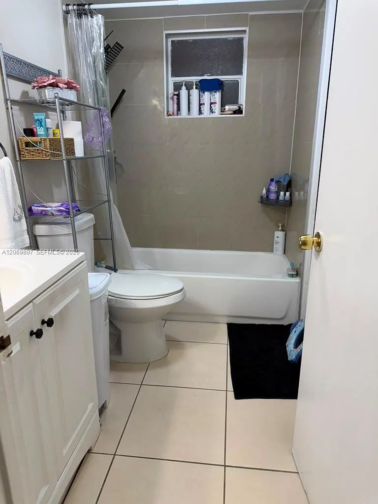 Silver Spring Tower Condo — Photo 3