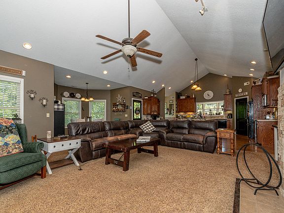 3rd image of 132 Windsong Way