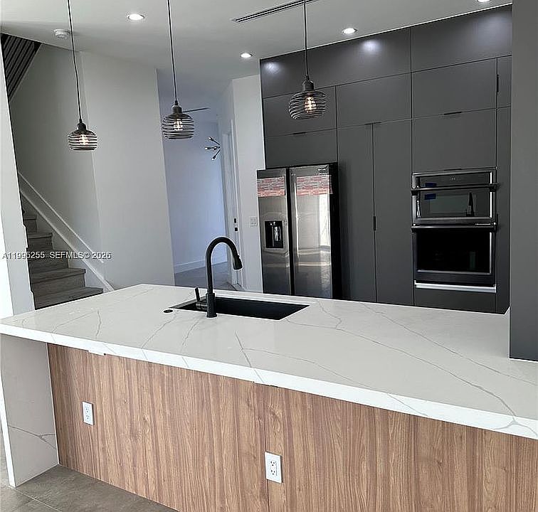 1st image of 4631 SW 32nd Ave Floor 4C