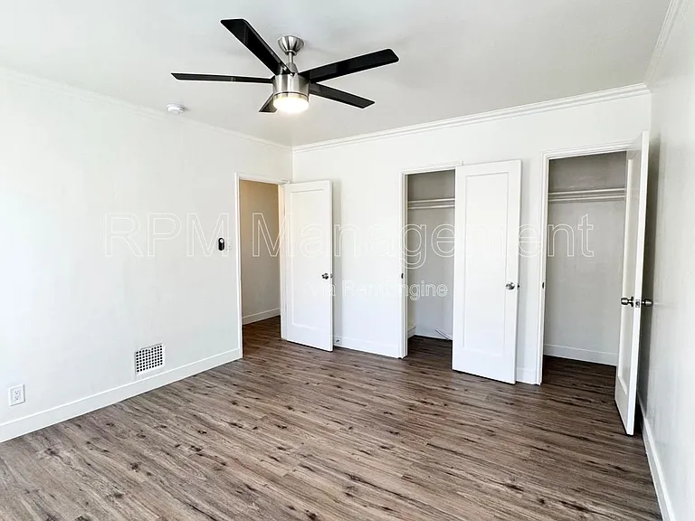 1043 1/2 S Norton Ave — Photo 8