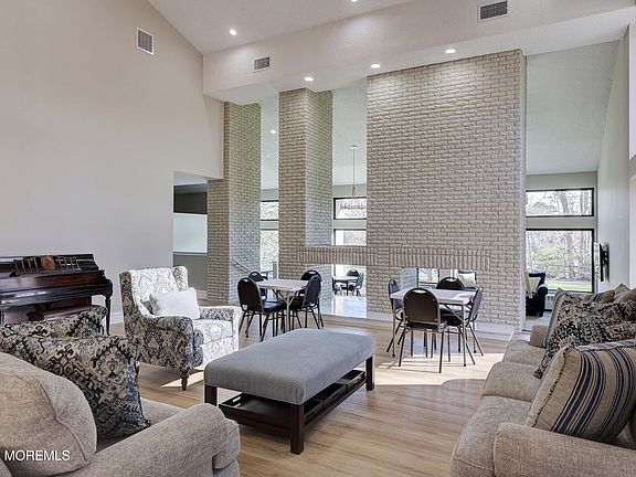 4th image of 70 Lexington Court