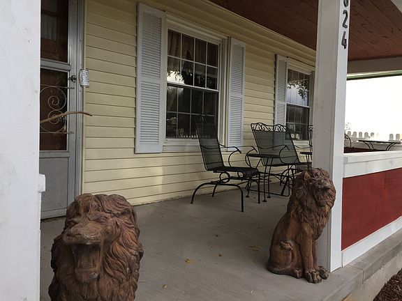 Wide southern-style steps