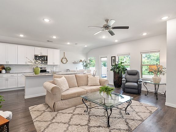 4th image of 106 Willowbend Loop