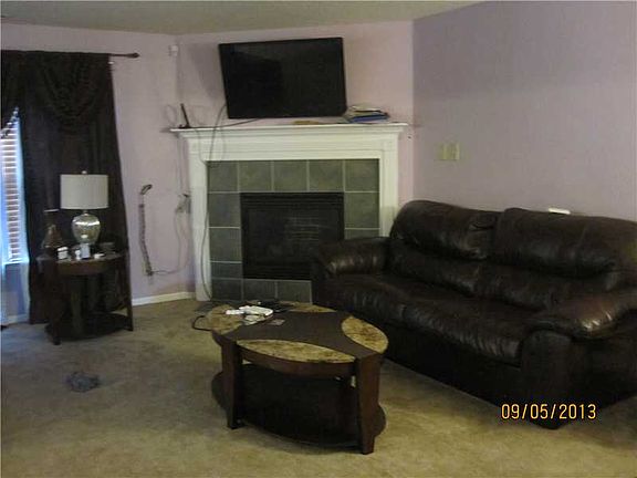 3rd image of 2045 Dutch Elm Dr