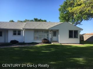 328 Holcomb St, Grand Island, NE 68801