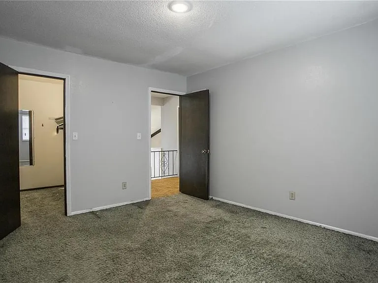 mstr bdrm has walk-in closet