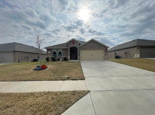 904 Hearthstone Dr, Royse City, TX 75189