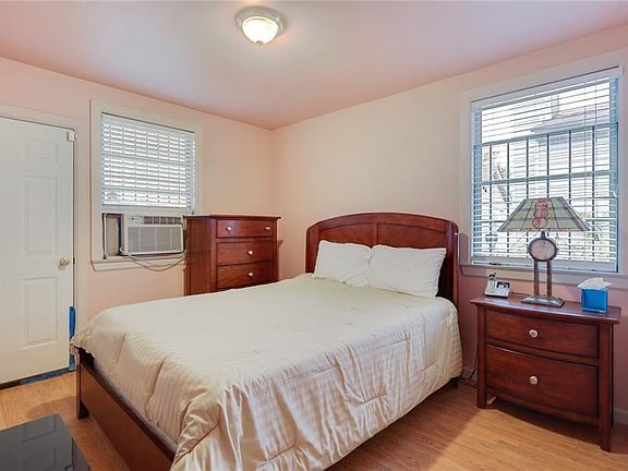5th image of 3918 Pauger St