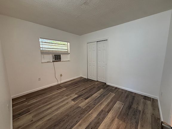 5th image of 712 NE 1st St APT 4