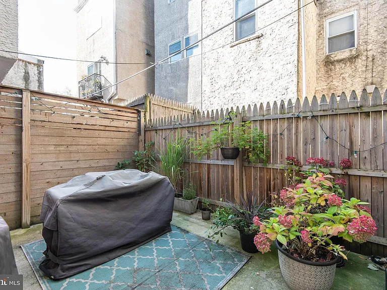 714 S Hicks St — Photo 13