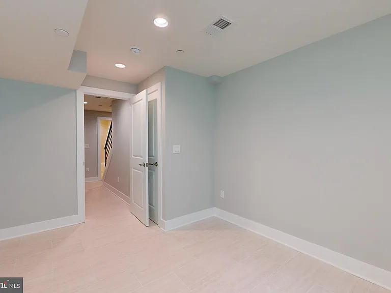511 N Paxon St — Photo 22