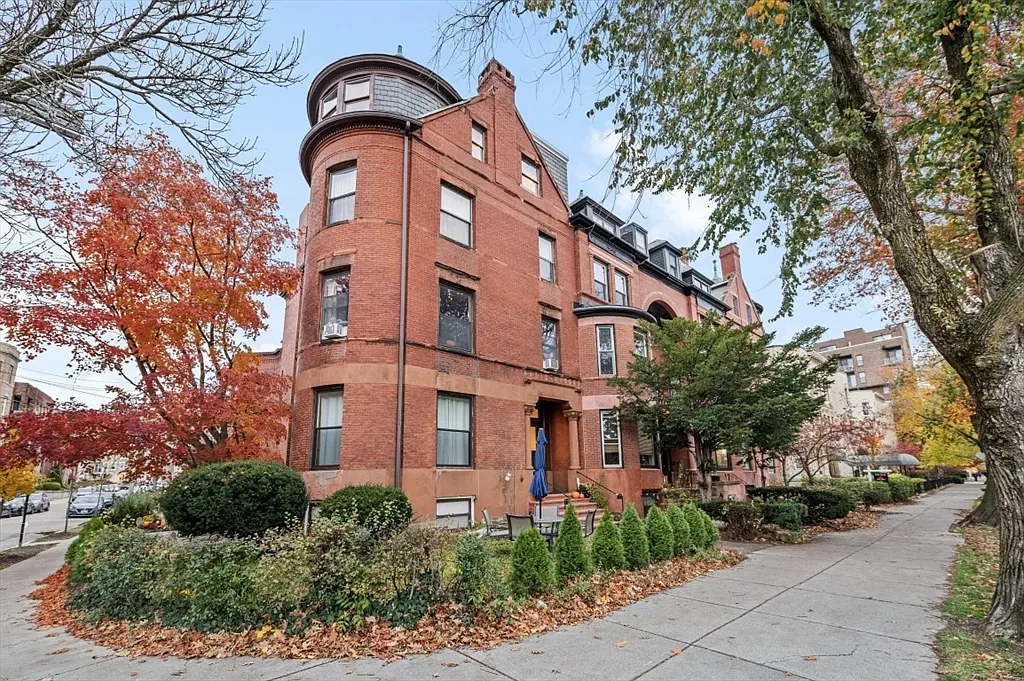 1 bed, 1.0 bath, 485 sqft, $3,000 — Photo 1