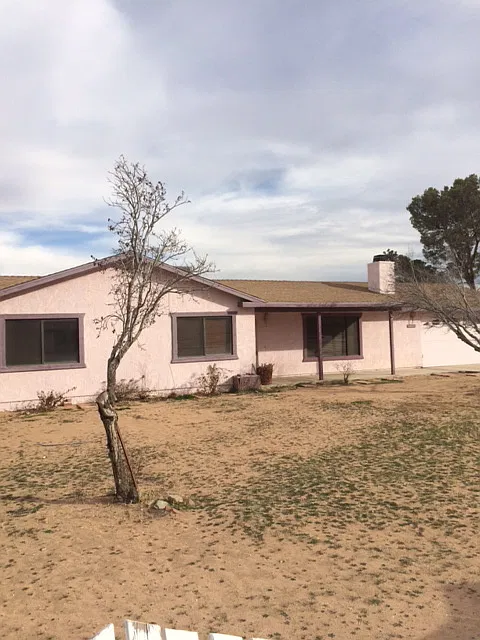 3 Bedroom Home In Apple Valley — Photo 1