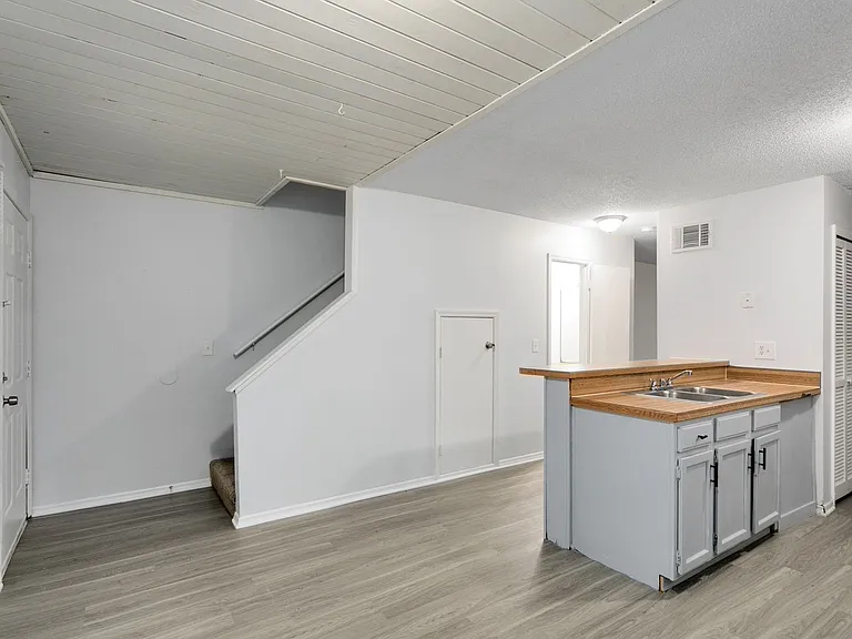 162 Bowie Ln — Photo 6