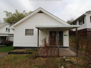208 3rd St, Spencer, WV 25276