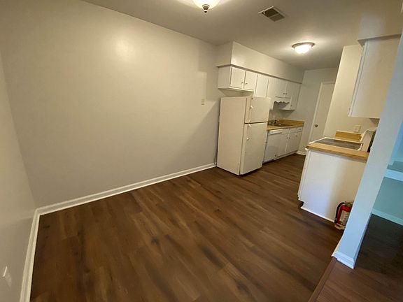3rd image of 1661 Horseshoe Dr APT D