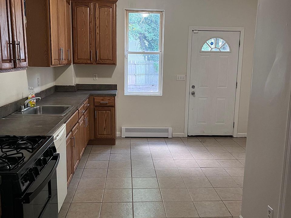 1st image of 442 S 19th St Floor 1