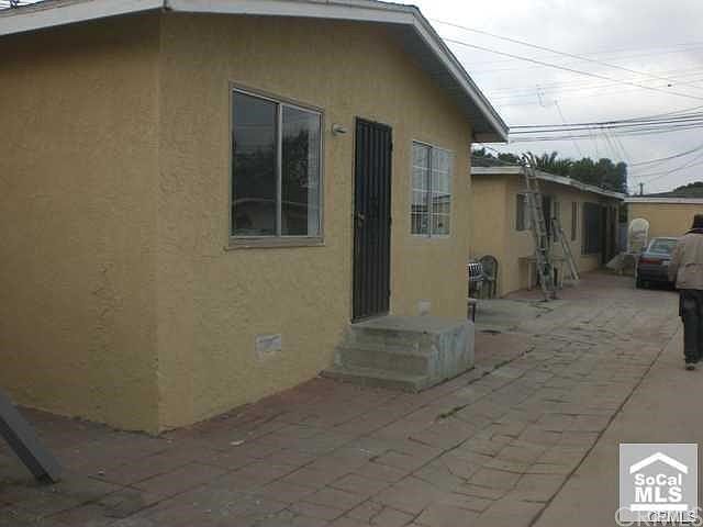 2nd image of 1053 W 106th St