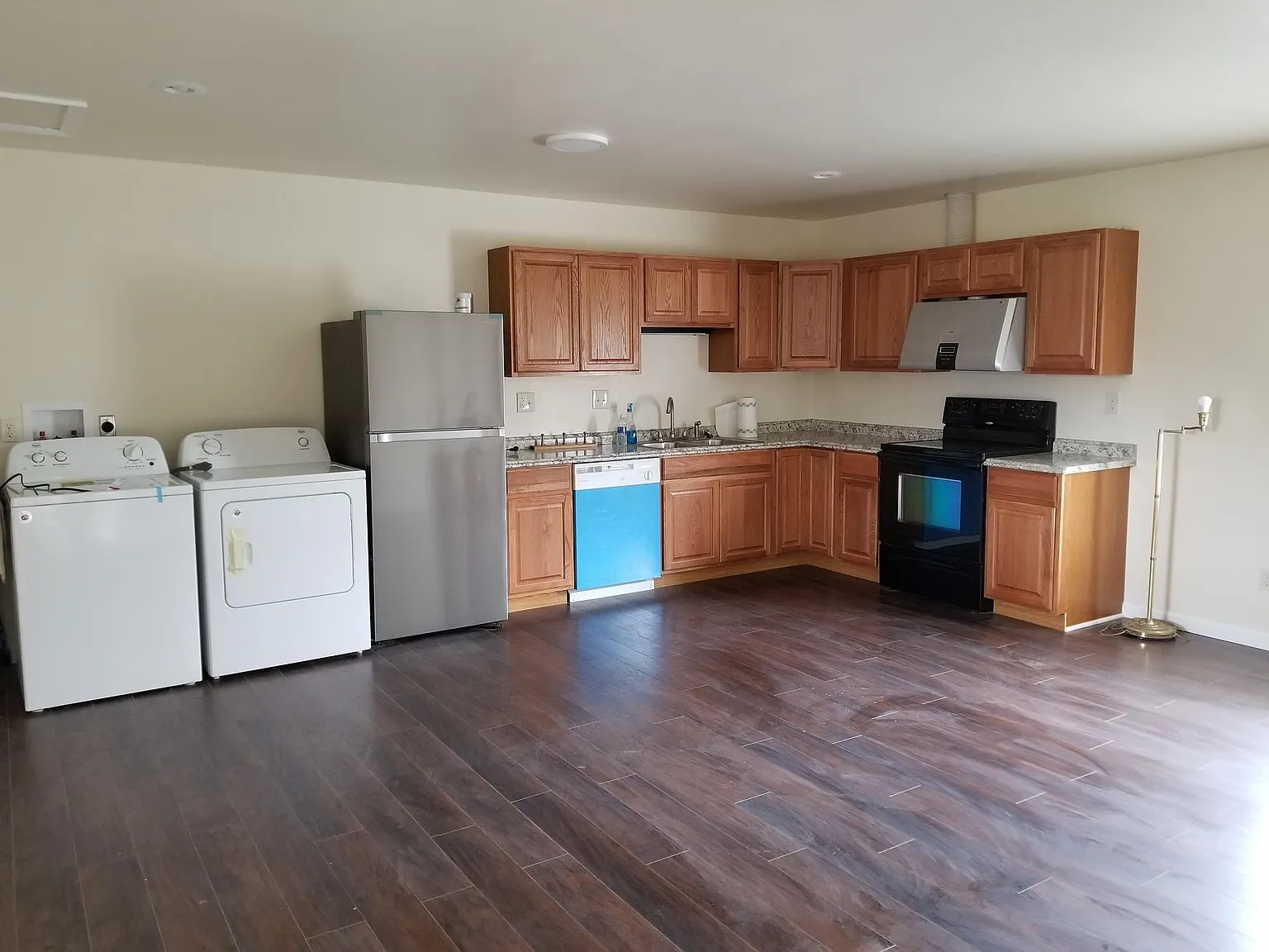 2 bed, 1200 sqft, $1,800 — Photo 2