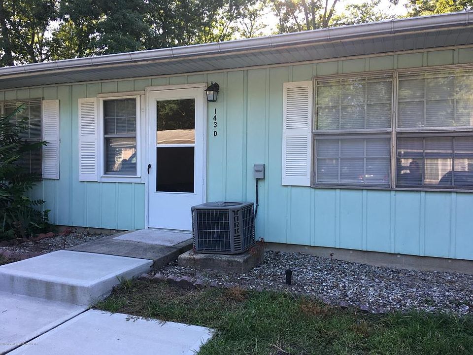 1st image of 143D Farrington Ct