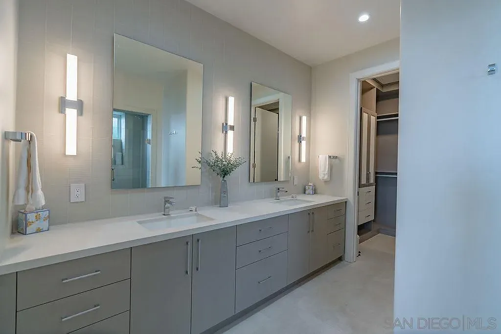 6 bed, 6.5 bath, 5707 sqft, $59,000 — Photo 4