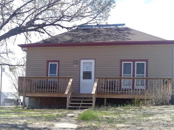 112 W 10th St, McCook, NE 69001
