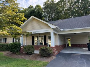 2107 Heatherstone Ln, Mount Airy, NC 27030