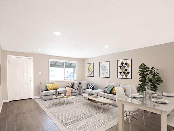 3rd image of 1733 W Voltaire Ave