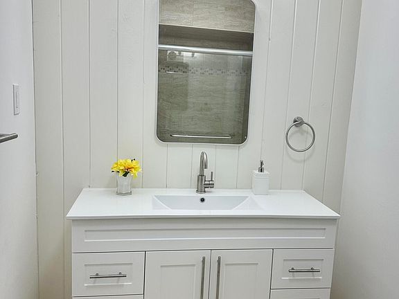 5th image of 169 Amberly Dr Unit B