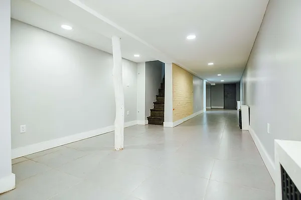 Rented by Nooklyn NYC LLC | media 18