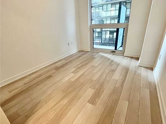 5th image of 39 Roehampton Ave #308