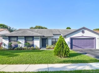 9720 Mill Pond Dr, Hollywood, FL 33025