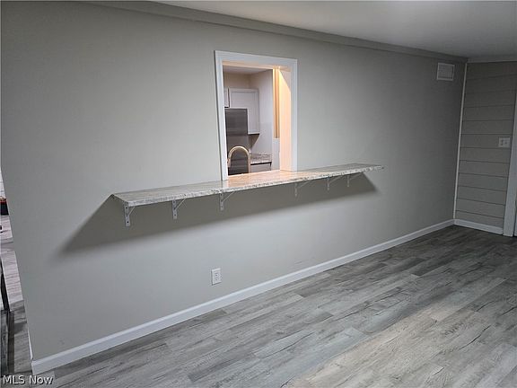 4th image of 1069 Ghent Rd