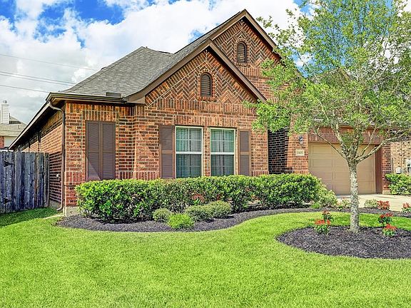 Home has great drainage and a good distance between the homes.