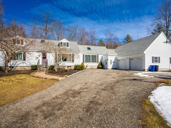 201 Mountain Road, Raymond, ME 04071