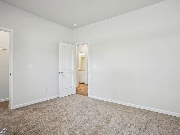 4th image of 140 Orwell Dr