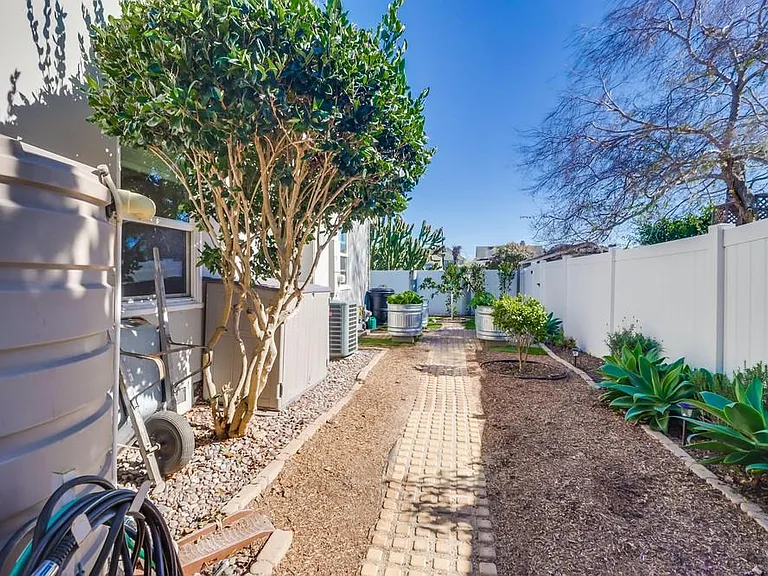 984 Catalina Blvd — Photo 26