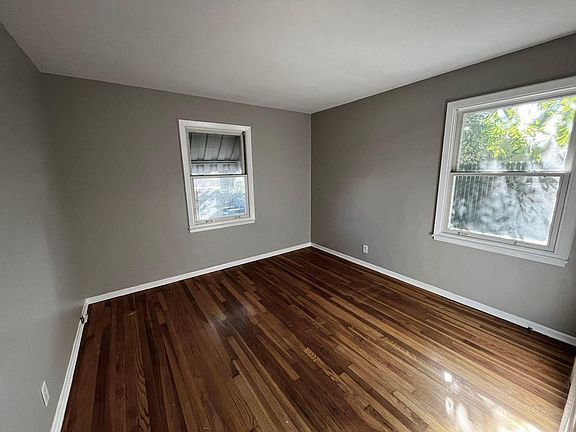 5th image of 145 Goodyear St