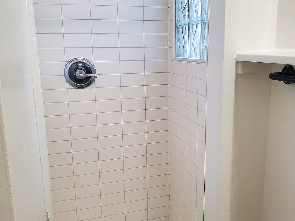 1st image of 4904 Davenport St #8