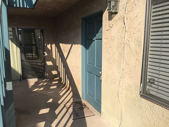 3rd image of 637 Manhattan Beach Blvd #B