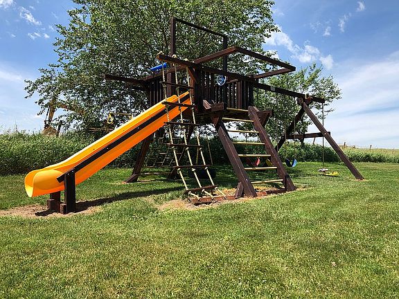 Rainbow playset included